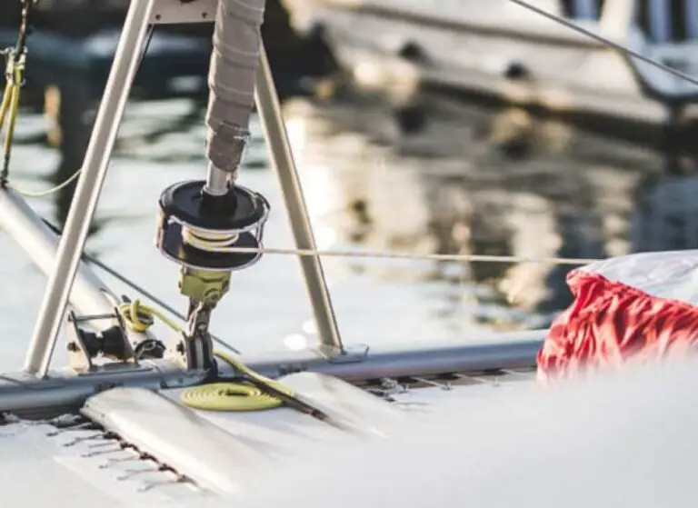 Sail winch reel on a catamaran